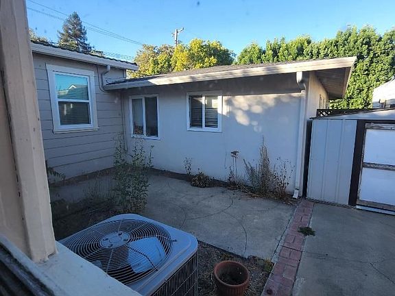 5th image of 1001 Grand St