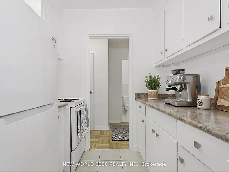 49 Glen Elm Ave #406 — Photo 3