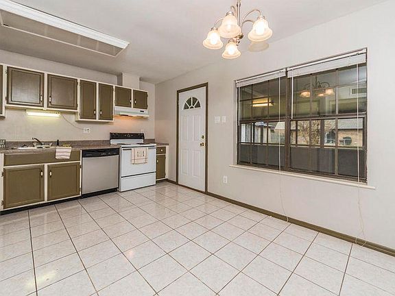 5th image of 413 Plaza Village Dr