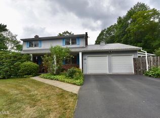 63 Edgewood Dr, Averill Park, NY 12018