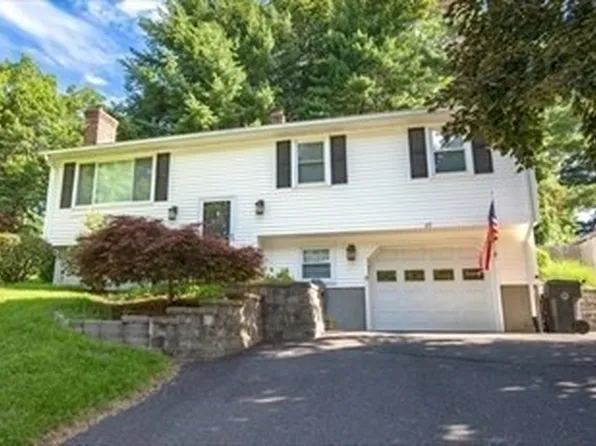 27 Country Club Dr, Westfield, MA 01085