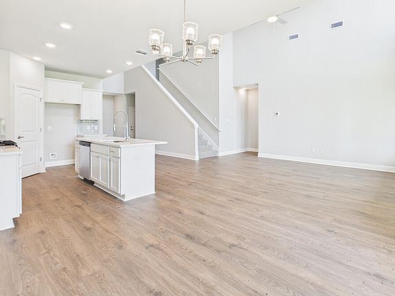 3rd image of 213 Bellewood Dr