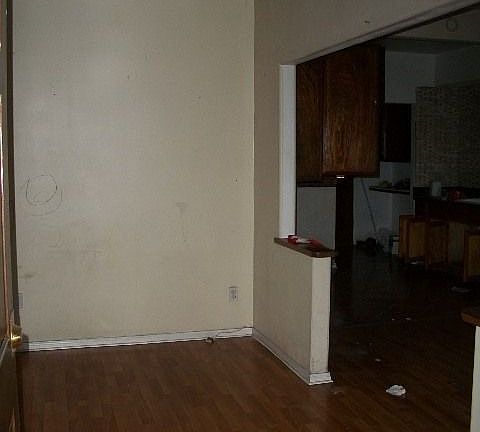 3rd image of 829 W 49th St