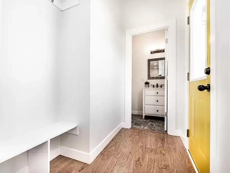 918 S State Ave — Photo 13