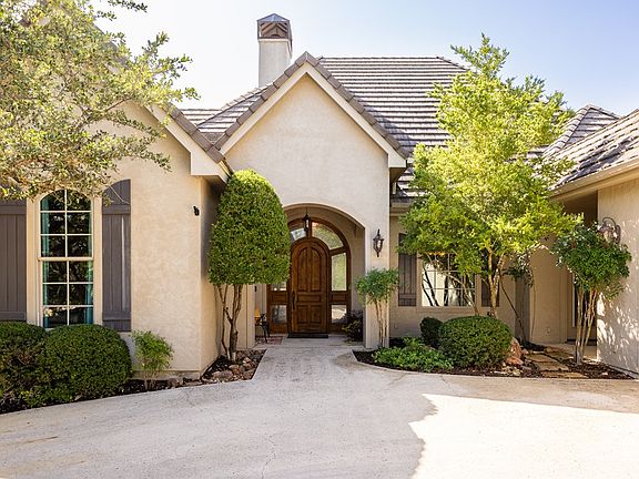 2nd image of 3520 La Cumbre Dr