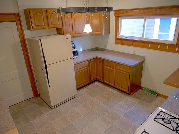 3rd image of 96 Roanoke Pkwy #1