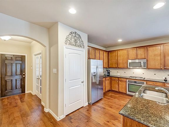 3rd image of 2676 Costa Mesa Dr