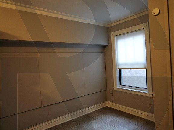 3rd image of 1347 N Dearborn St #U502