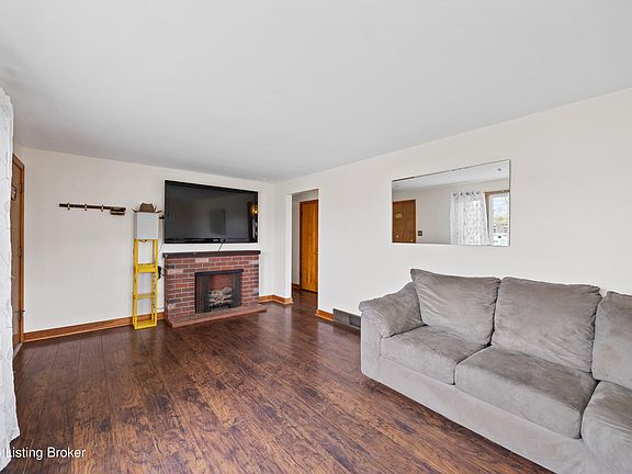 5th image of 2403 Omaha Ln