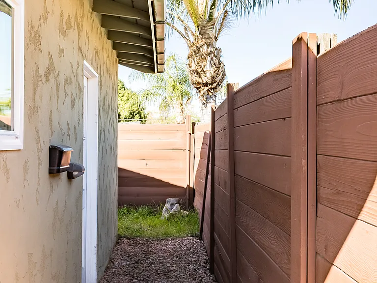 1078 Cosmo Ave — Photo 15
