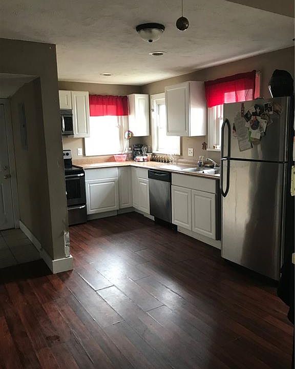 2nd image of 260 Ringwood Way
