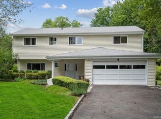 4 Dora Ln, New Rochelle, NY 10804