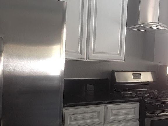 4th image of 25196 Kalmia St