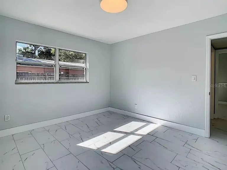 2820 Park St N — Photo 14