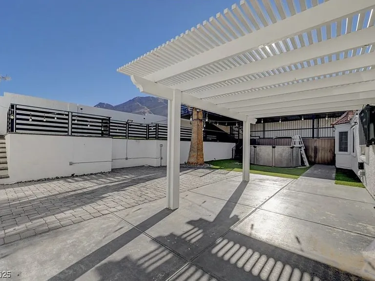 2268 Welsey Manor Dr — Photo 19