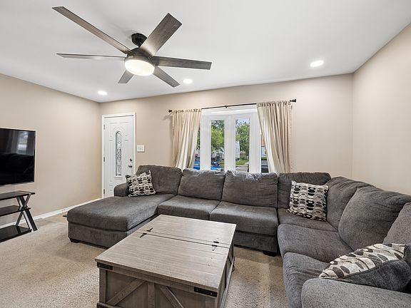 5th image of 3933 W 85th Pl