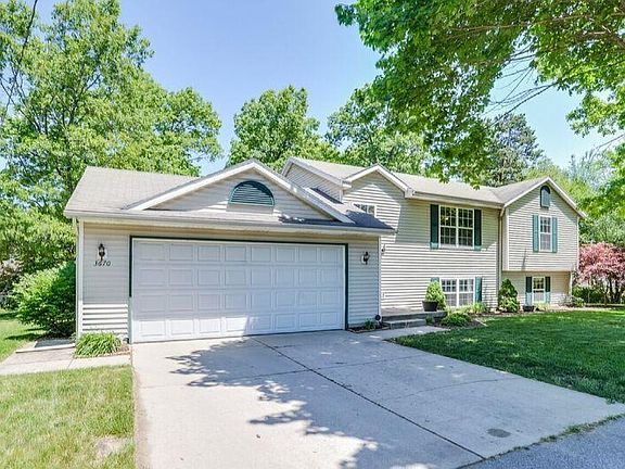 2nd image of 3670 Hidden Meadow Ln NE