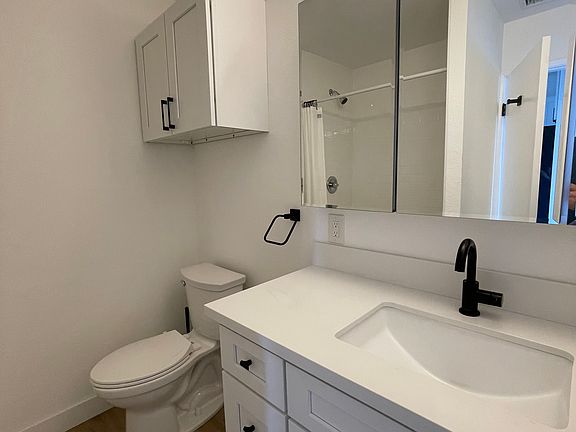 5th image of 1365 Edgecliffe Dr APT 3