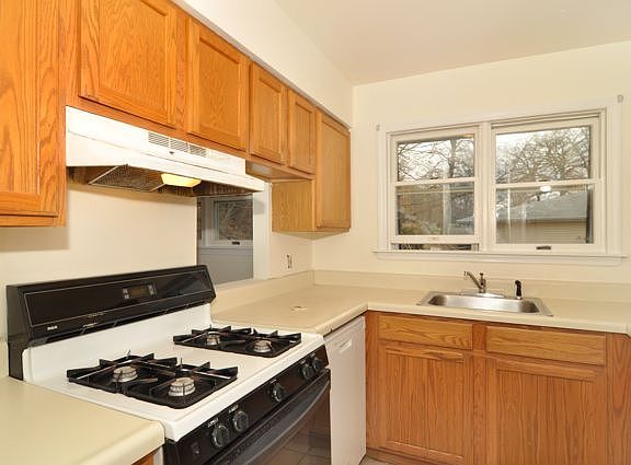 3rd image of 10 Fairmount Ave Fl 2