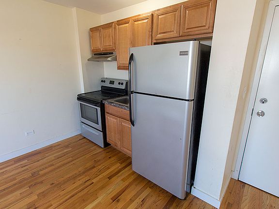 4th image of 7450 N Greenview Ave APT 54