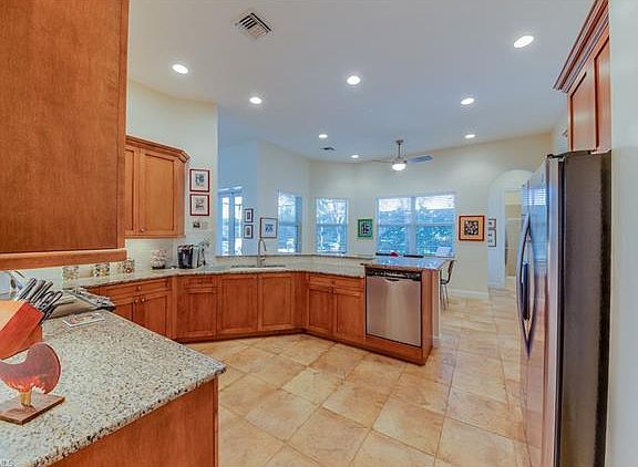 3rd image of 10221 Avonleigh Dr