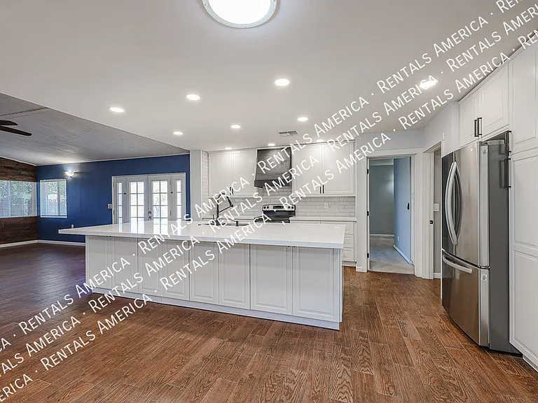 1360 W Esplanade St — Photo 17