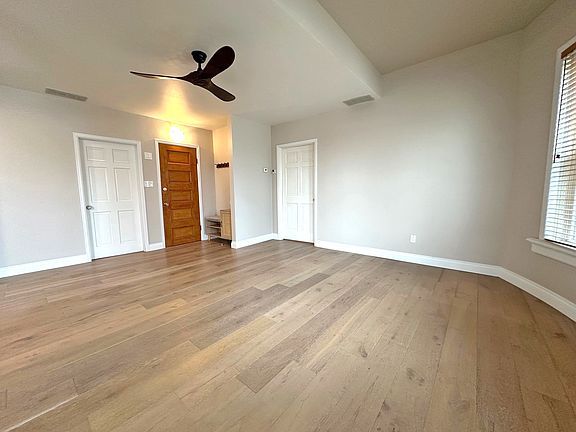4th image of 2301 N Marion St #2