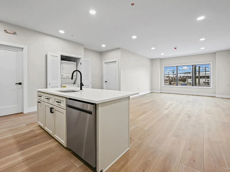 80 Division St #103 — Photo 3