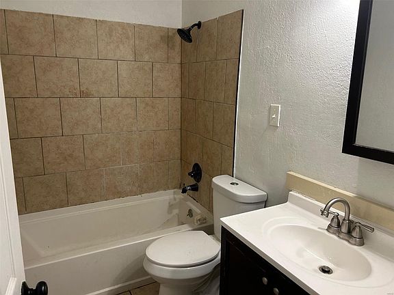 3rd image of 1236 Baron Ave