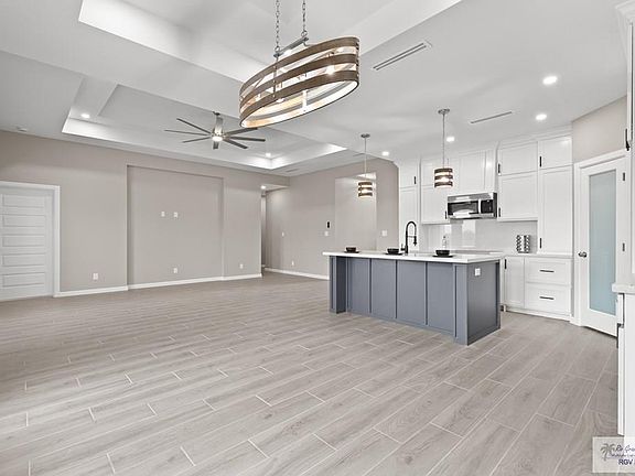 5th image of 152 Broadway Dr