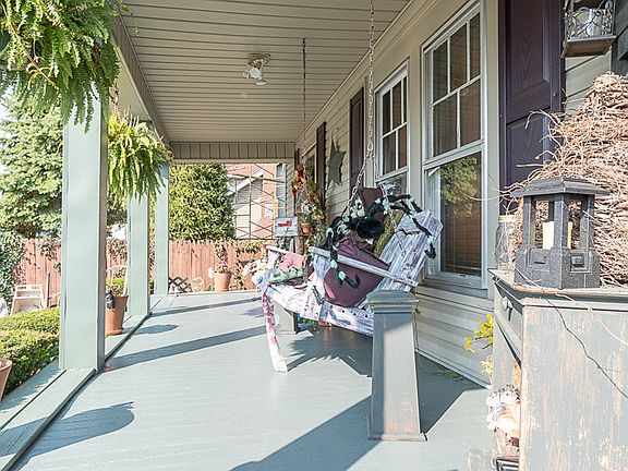 3rd image of 924 Hull Ave