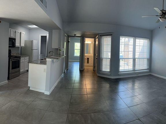 3rd image of 3060 Navarro Ln