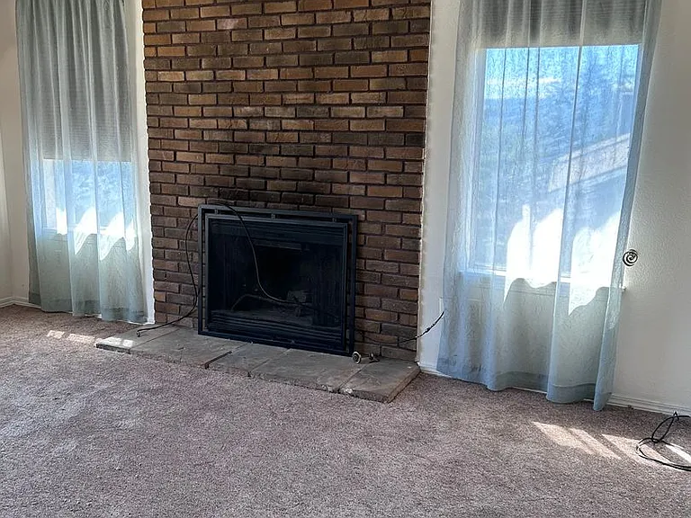206 S 27th Pl — Photo 4