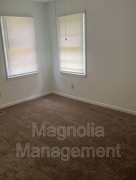 526 Waddill St — Photo 5