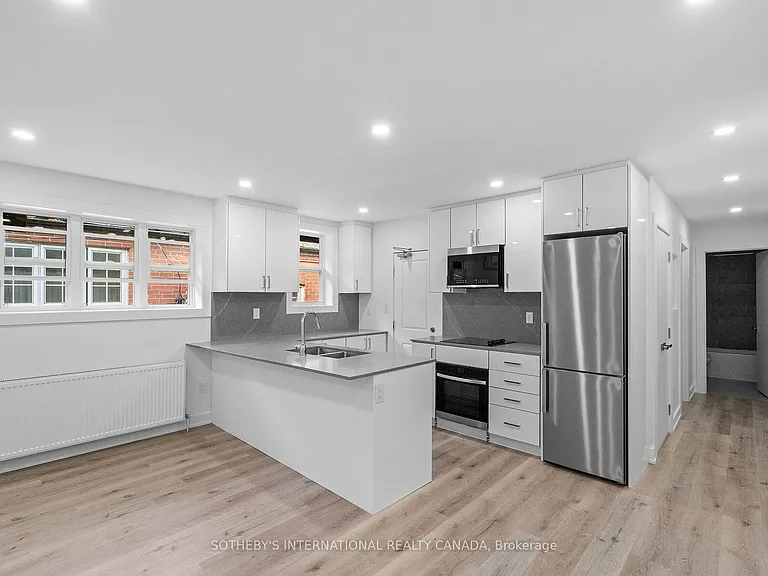 28 Strathgowan Ave #MAIN — Photo 2