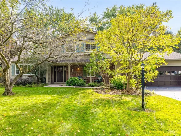 23 Kitty Hawk Dr, Pittsford, NY 14534