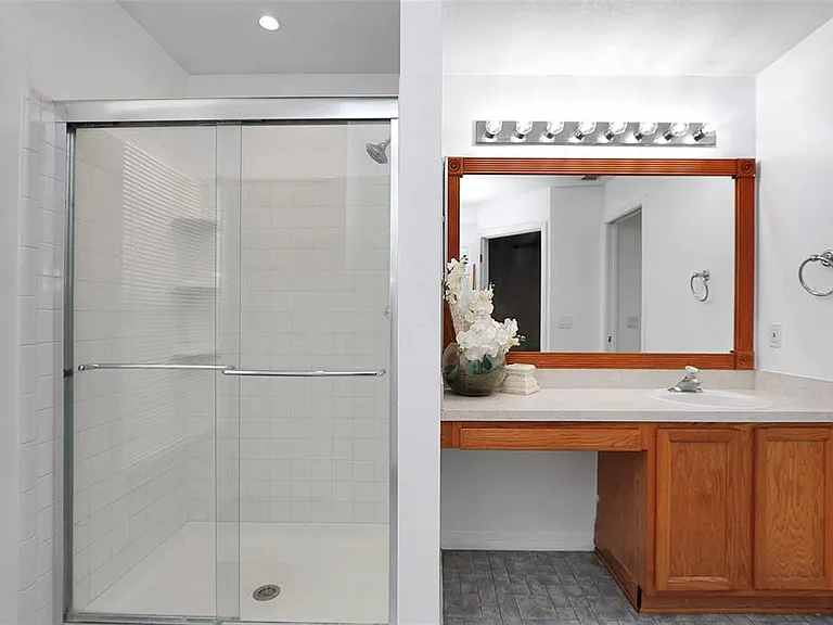 10648 SW 38th Ave — Photo 30