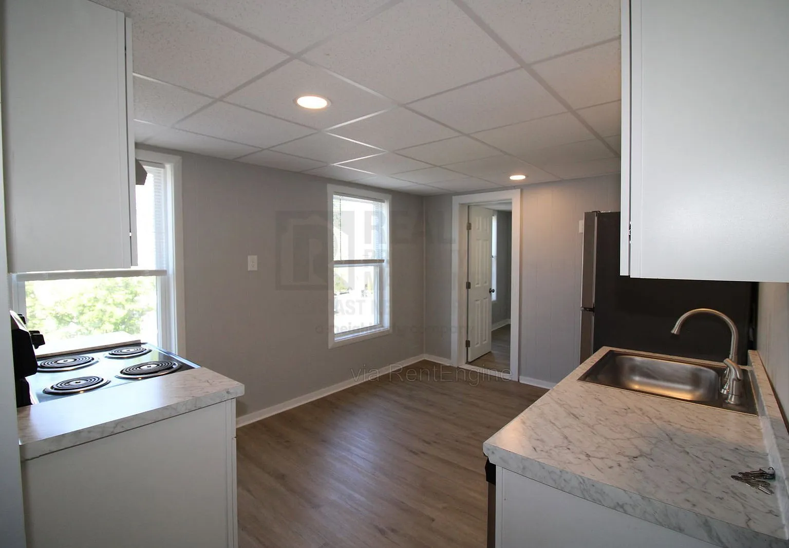 3 bed, 1.0 bath, 1200 sqft, $2,495 — Photo 3