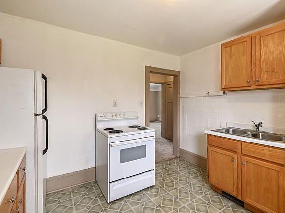4th image of 9404 W Hayes Ave #9406