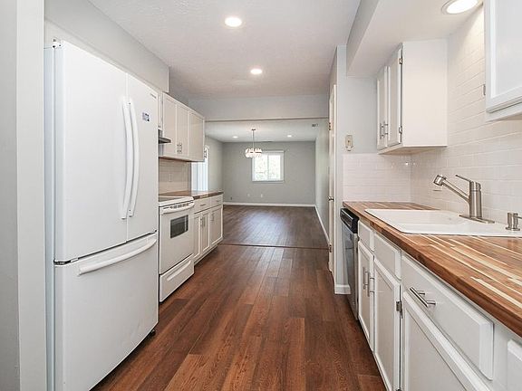 3rd image of 1701 Glenwood Dr