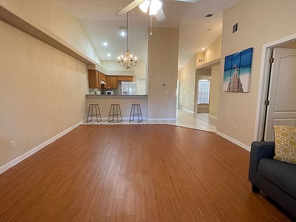 3rd image of 8926 Courtyard Ln