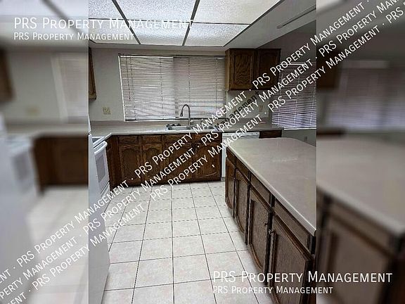 5th image of 701 W Summit Pl