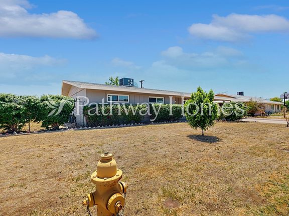 3rd image of 3001 W Sierra Vista Dr