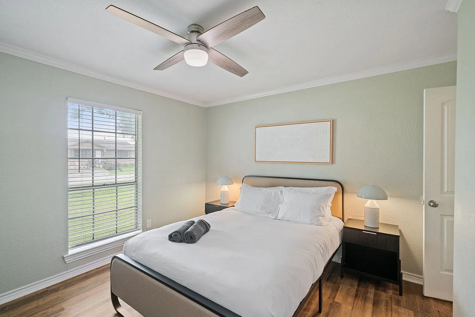 4 bed, 2.0 bath, 2088 sqft, $6,770 — Photo 4
