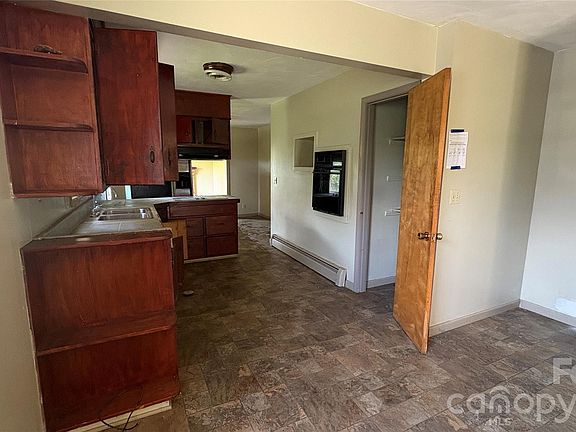 4th image of 520 Cottrell Hill Rd
