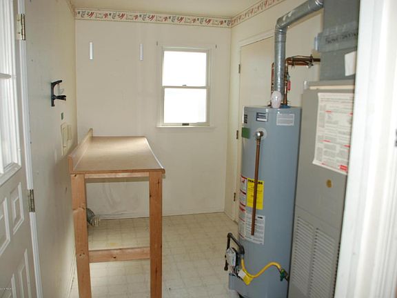 4th image of 2266 Midway Ave