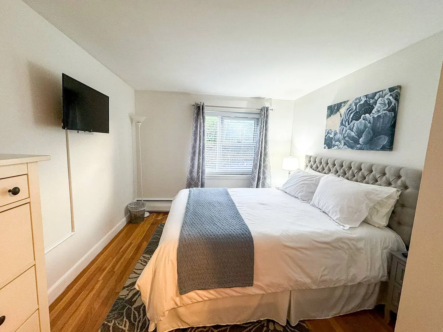 2 bed, 1.0 bath, 796 sqft, $6,598 — Photo 4