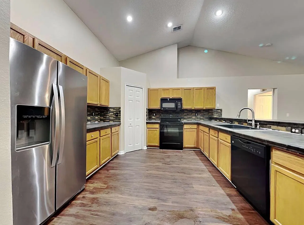 3 bed, 1870 sqft, $1,750 — Photo 3