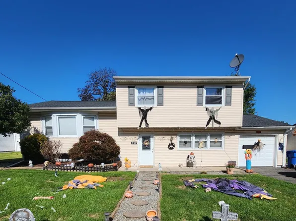 20 Denman Dr, Fords, NJ 08863