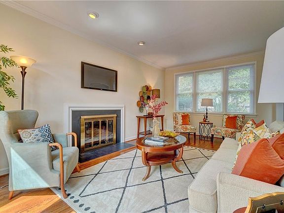 5th image of 441 Westover Mews
